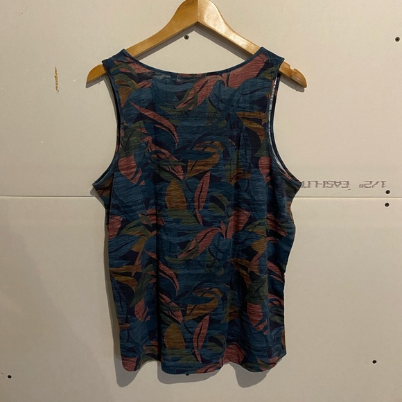 Reitmans tank top - Picture 2 of 3